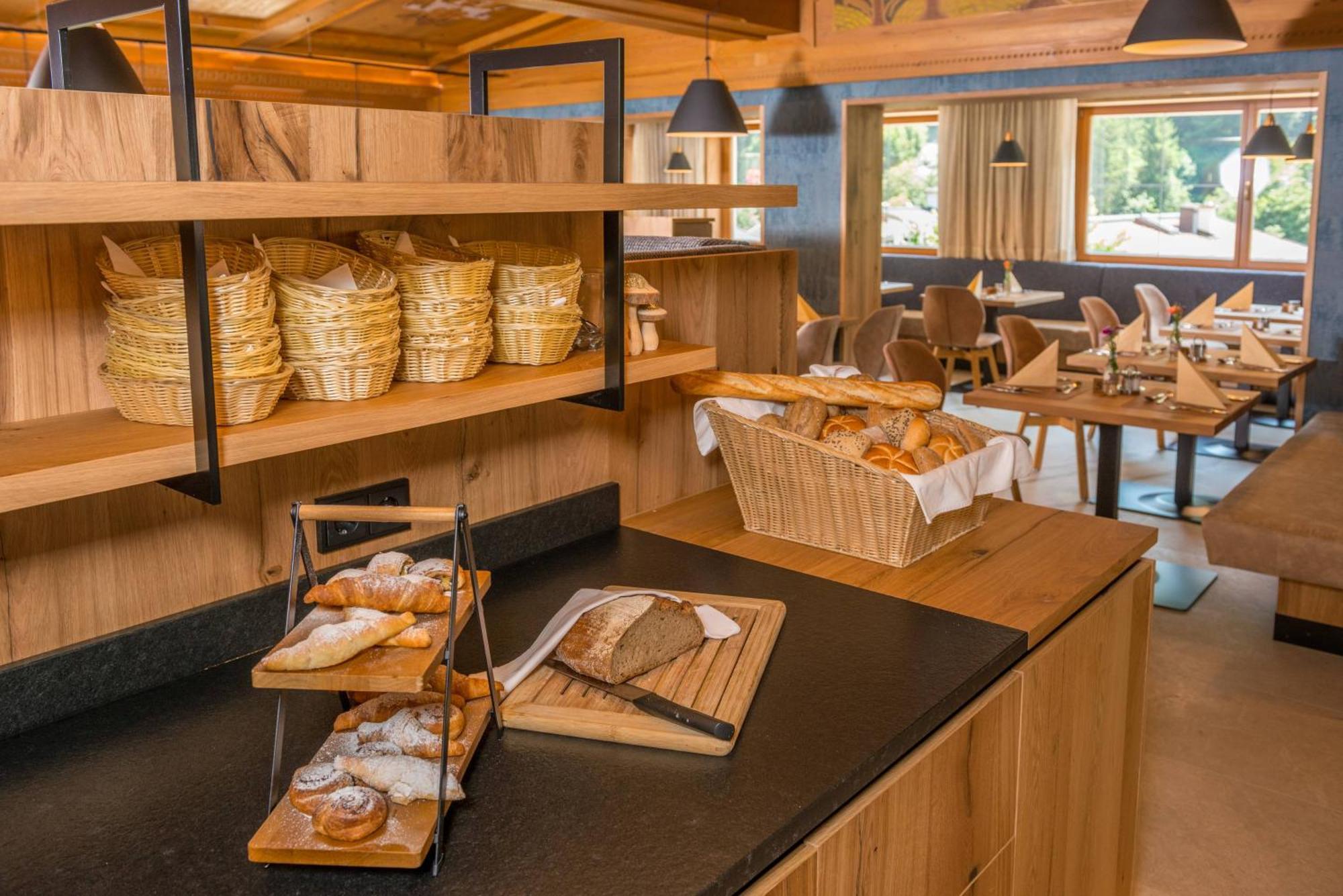 Hotel Oberwirt - Nahe An Saalbach Und Zell Am See, Viehhofen Sommercard Kültér fotó