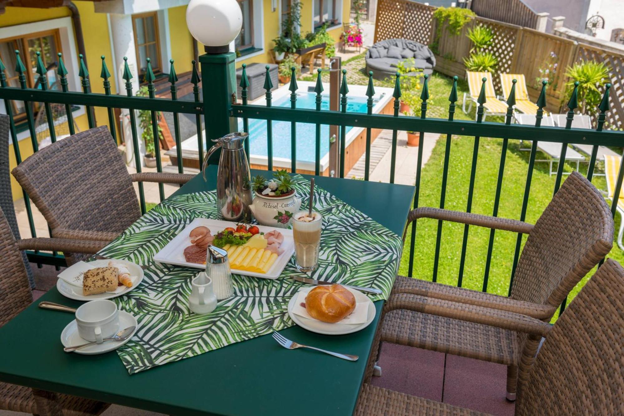Hotel Oberwirt - Nahe An Saalbach Und Zell Am See, Viehhofen Sommercard Kültér fotó